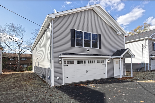 view of front property featuring a garage