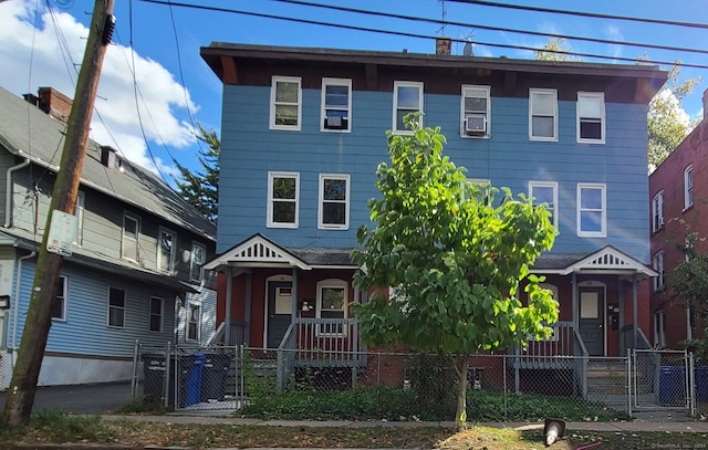 view of front of property featuring a porch