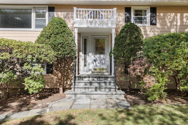 property entrance with a balcony