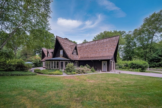 6 Tantummaheag Rd, Old Lyme, CT 06371 - view of front of property featuring a front lawn, driveway, and an attached garage