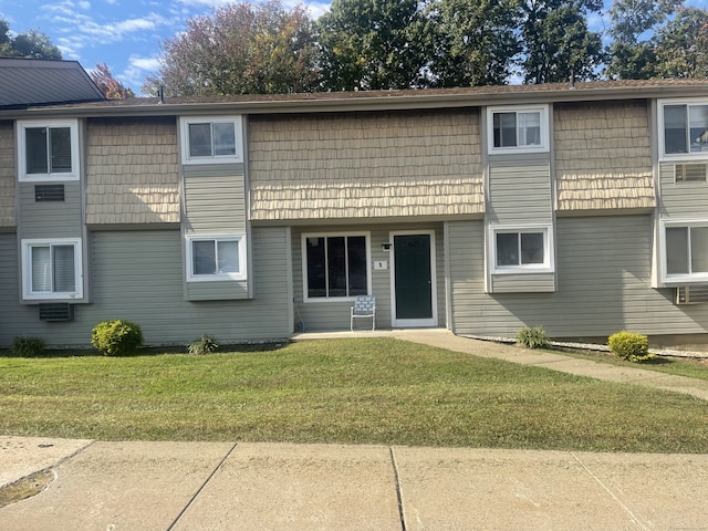 view of front facade with a front lawn