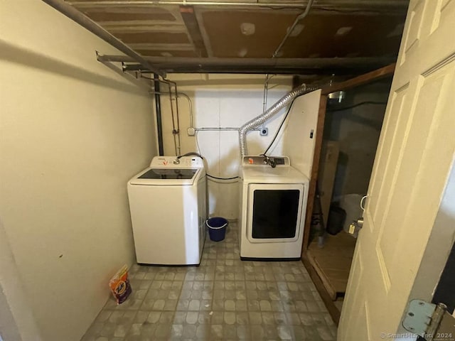 washroom featuring washer and clothes dryer