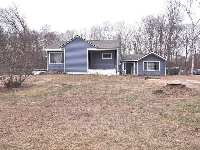 view of front facade featuring a front yard