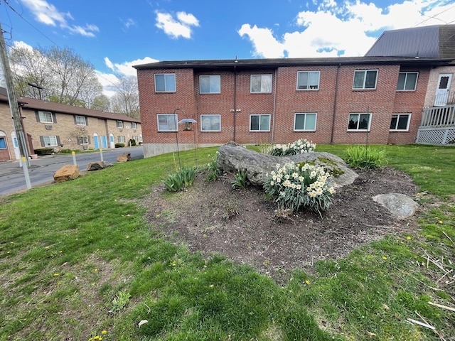 35 Mountain Village Rd Unit 8, Waterbury, CT 06706 - rear view of house featuring a lawn and brick siding
