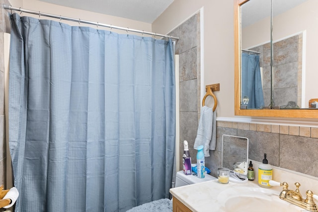 541 Pierpont Rd Apt 9, Waterbury, CT 06705 - full bath featuring vanity and a shower with curtain