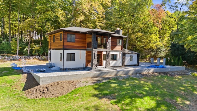 rear view of house featuring a lawn