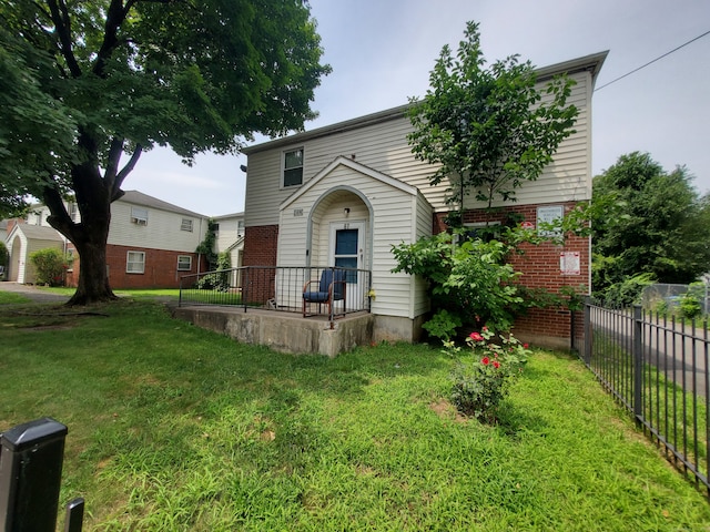 view of front facade with a front lawn