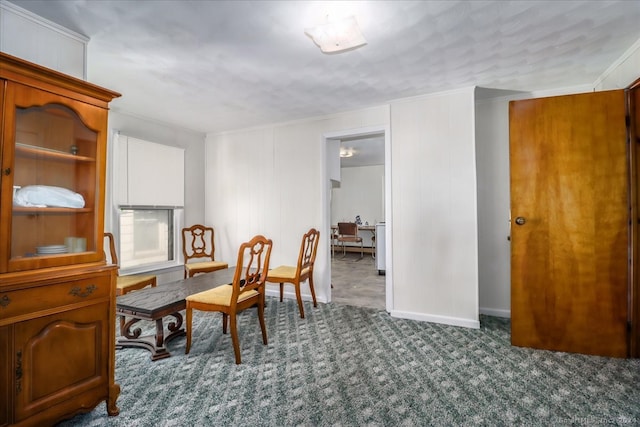 living area with crown molding and carpet floors