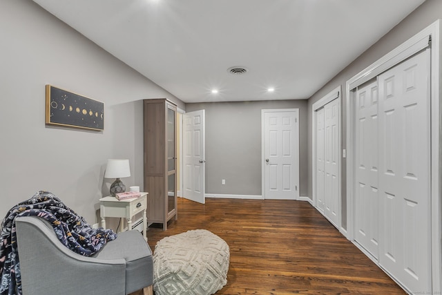 living area with visible vents, recessed lighting, baseboards, and wood finished floors