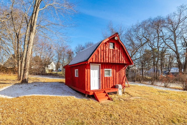 view of outdoor structure featuring a yard