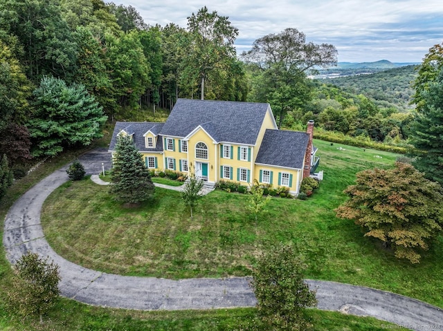 view of front of house featuring a front yard