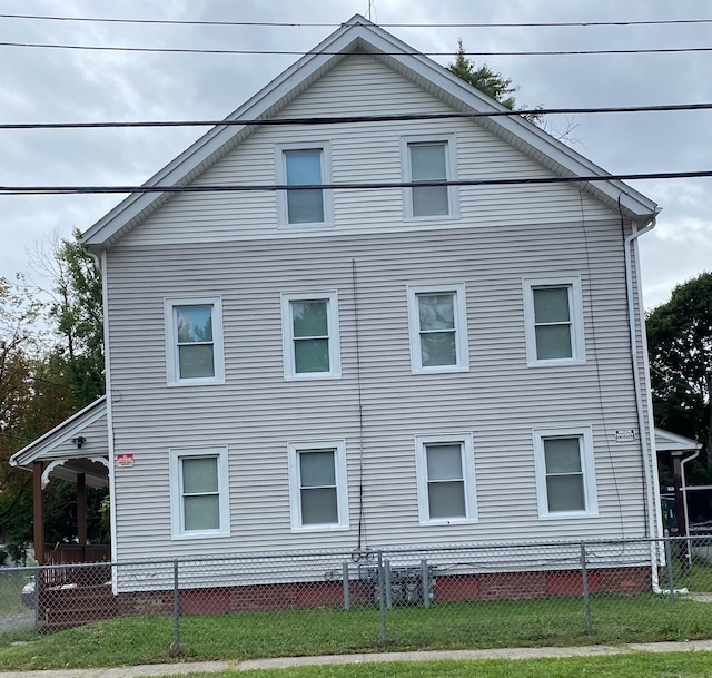 back of house featuring a yard