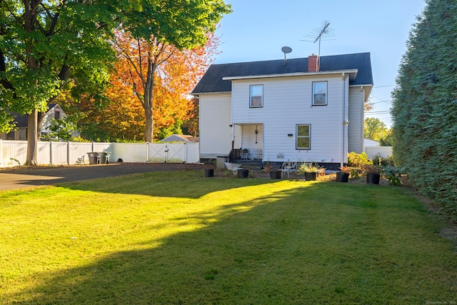 back of house featuring a yard