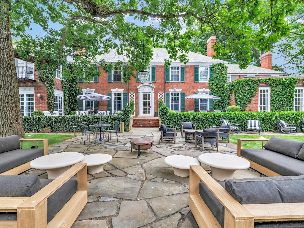 view of patio / terrace featuring outdoor lounge area