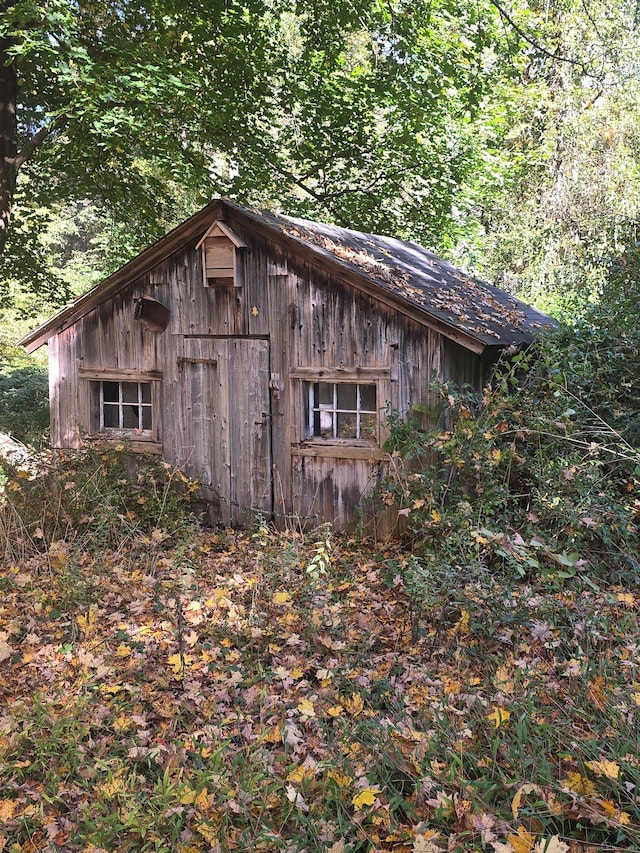 view of outdoor structure