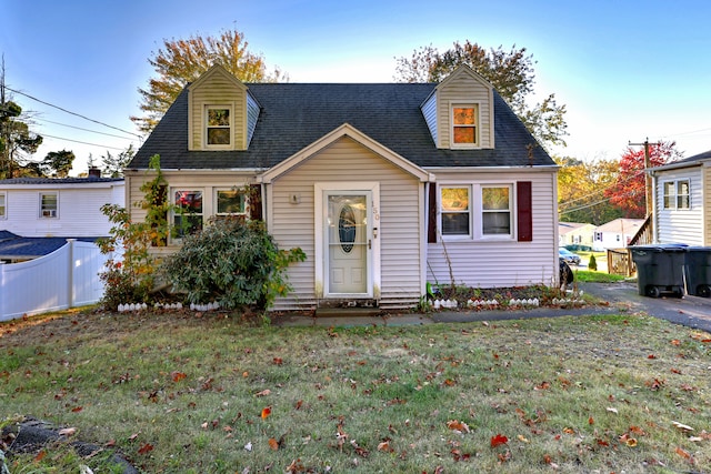 cape cod house featuring a front lawn