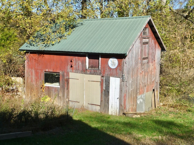 view of outdoor structure with a lawn