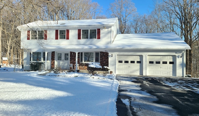 view of front facade featuring a garage