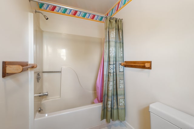 bathroom featuring toilet and shower / tub combo