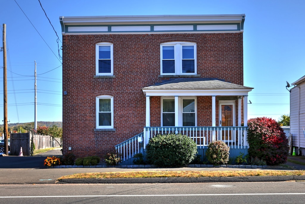 view of front of home with covered porch