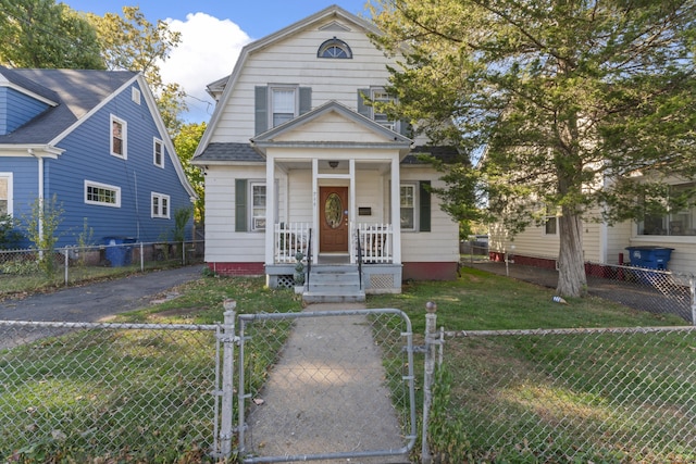 view of front of house featuring a front yard