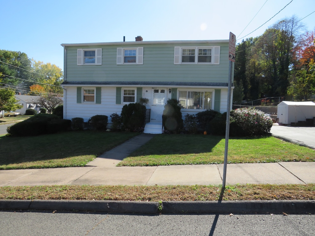 front of property featuring a front yard