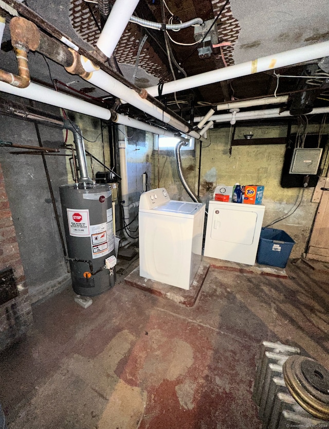 utility room with gas water heater and independent washer and dryer