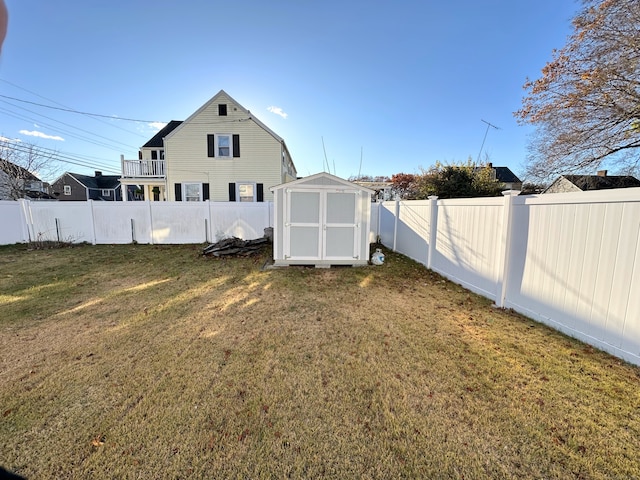 view of yard with a shed