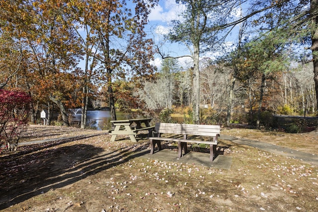 view of yard featuring a water view