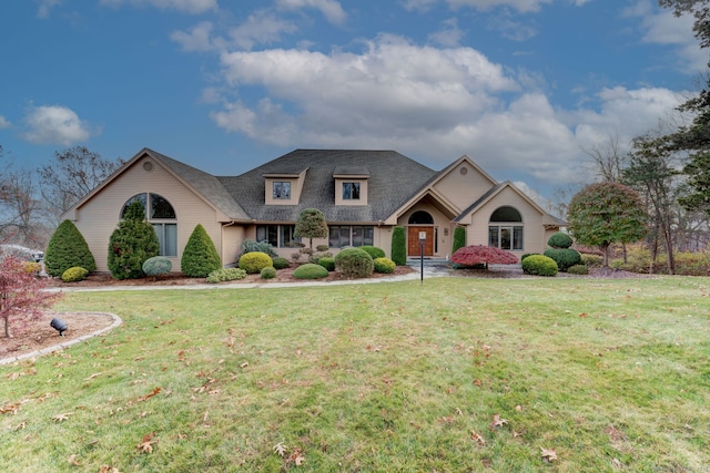 view of front of house featuring a front yard