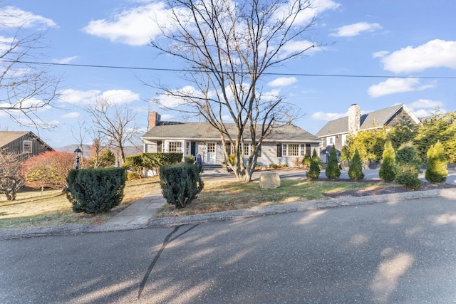 single story home with covered porch