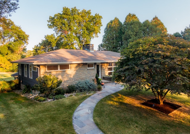 single story home with a front yard