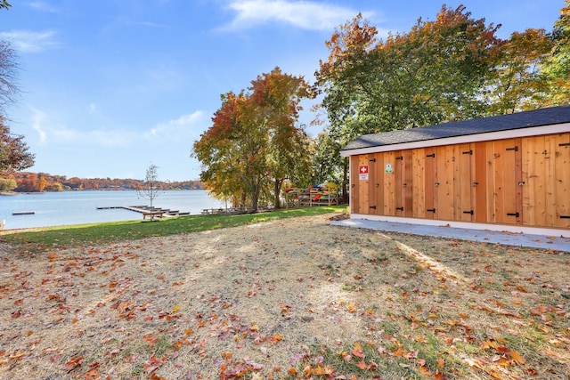 view of yard featuring a water view