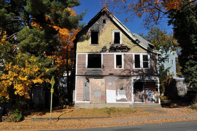 view of front of property