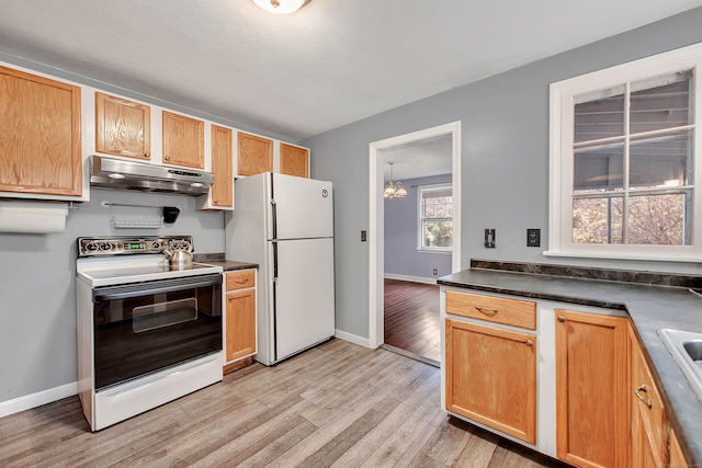 kitchen with light hardwood / wood-style flooring, a chandelier, and white appliances