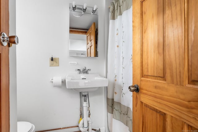 53 Breen Ave, Old Lyme, CT 06371 - bathroom featuring toilet and a shower with shower curtain