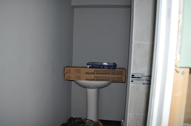 21 Violet St, Waterbury, CT 06704 - view of room details