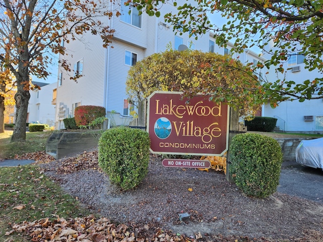 view of community / neighborhood sign