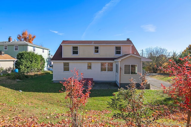 back of house featuring a lawn