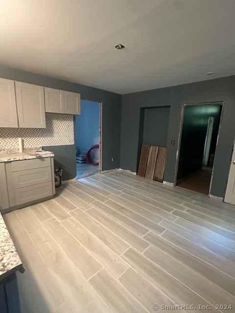 kitchen with backsplash and light hardwood / wood-style floors