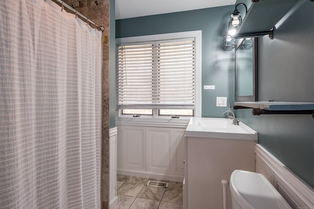 bathroom with vanity, curtained shower, and toilet