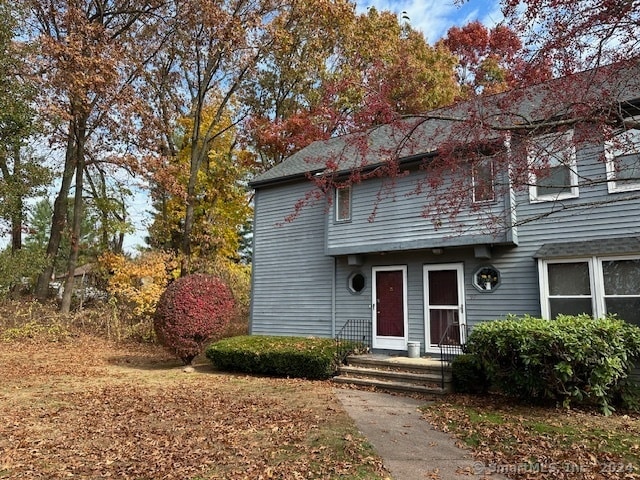 view of front property