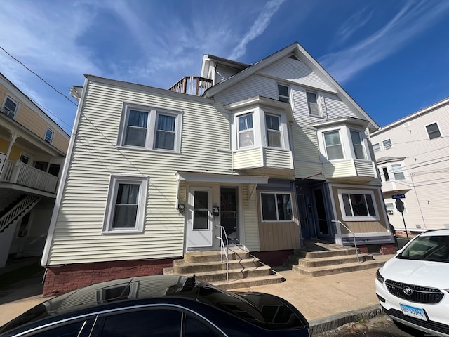 view of front of house with a balcony