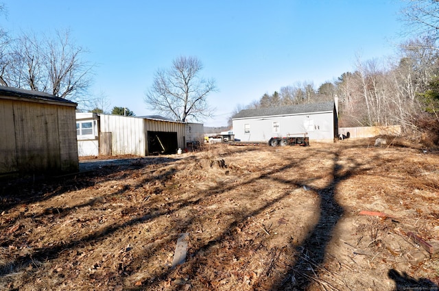 view of yard with an outdoor structure