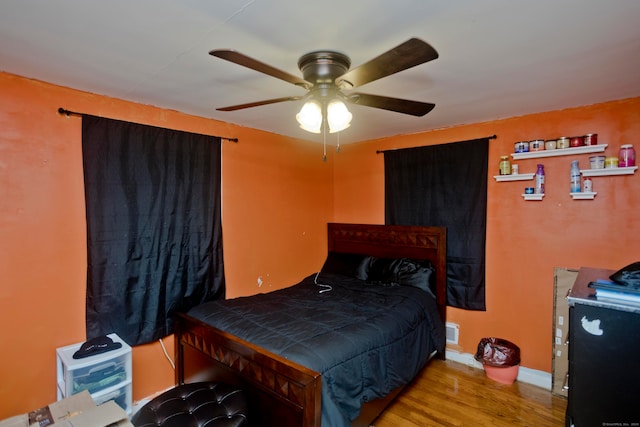 bedroom featuring light hardwood / wood-style floors and ceiling fan