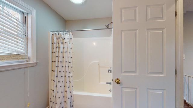 bathroom with shower / bathtub combination with curtain