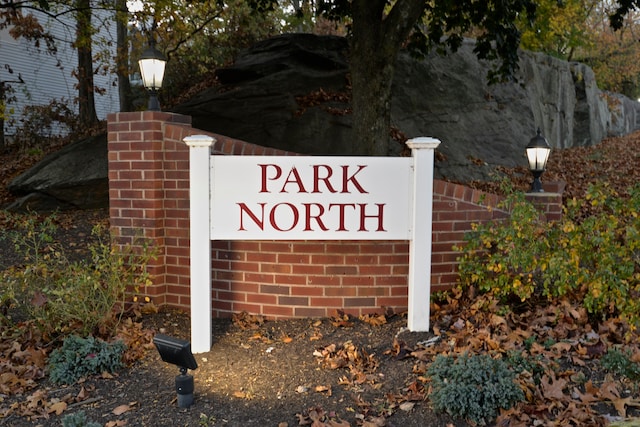 view of community / neighborhood sign