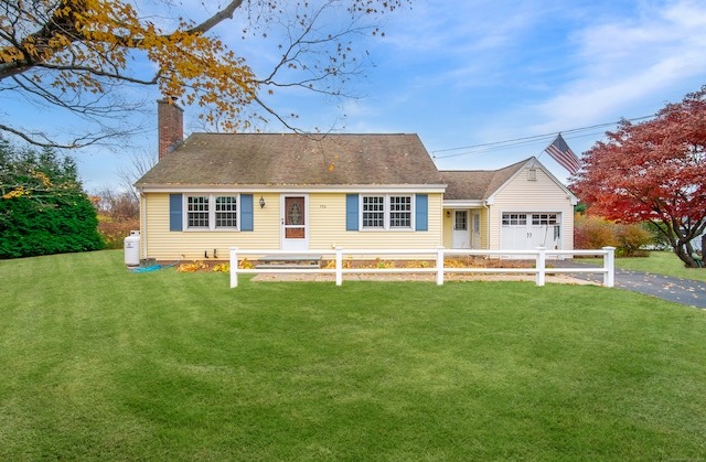 view of front of home featuring a front yard