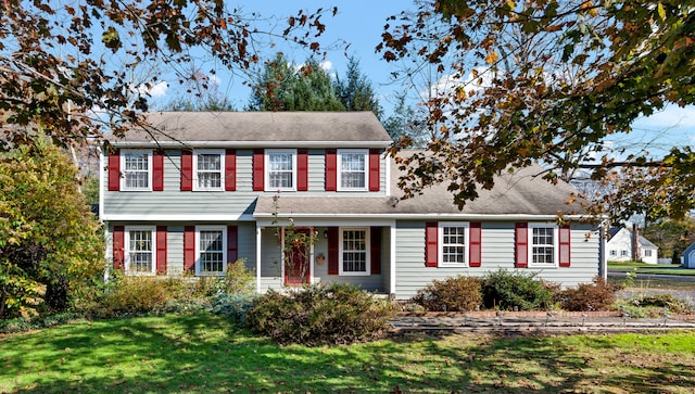 view of front of property with a front yard