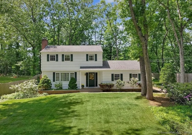 view of front of property with a front yard